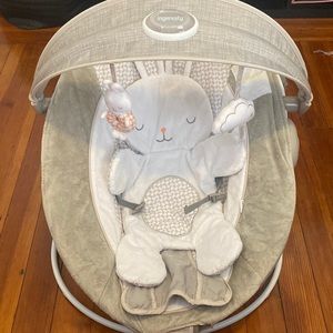 Ingenuity Inlighten Bouncer, Twinkle Tails